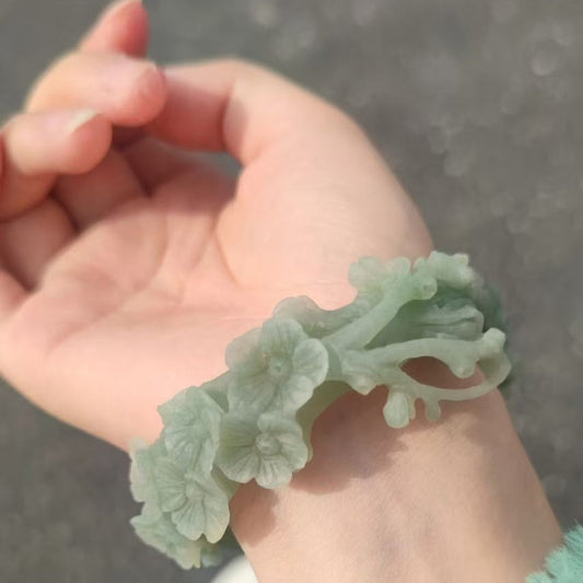 Carved Jade Bangle, Carving Jade Bangle